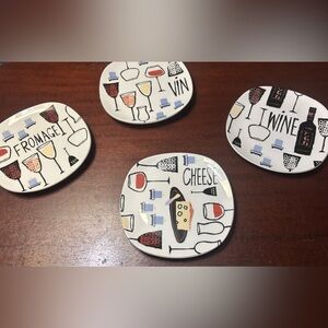 4  small plates - for cheese or appetizers (two wine and 2 cheese) no chips